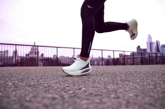 미즈노, 퍼포먼스 강화한 슈퍼 트레이너 러닝화 '네오 비스타 2' 출시