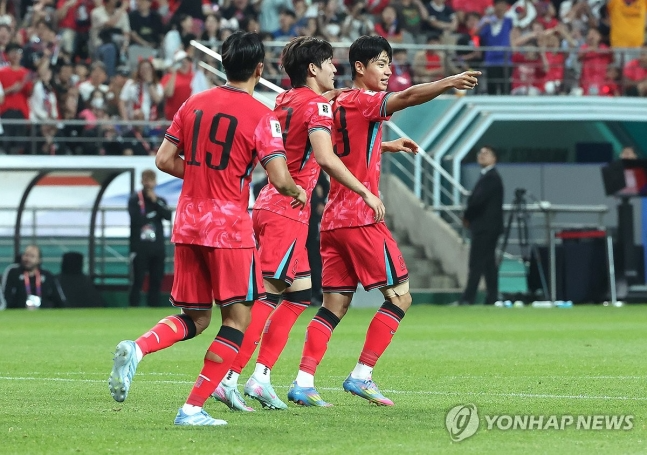 기뻐하는 전진우 / 사진=연합뉴스