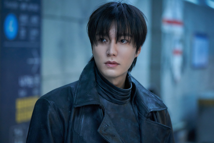 영화 ‘전독시’ 유중혁으로 분한 이민호 캐릭터 스틸 공개