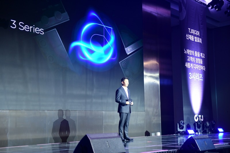 ▲ 'TJ미디어 신제품 발표회' 현장에서 발표 중인 윤나라 대표이사 (사진제공=TJ미디어)