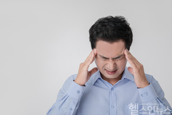 어눌한 말과 어지럼 같은 일시적 증상은 뇌혈관 이상 신호인 일과성 허혈 발작일 수 있어 조기 진단과 치료가 필수다. (클립아트코리아)