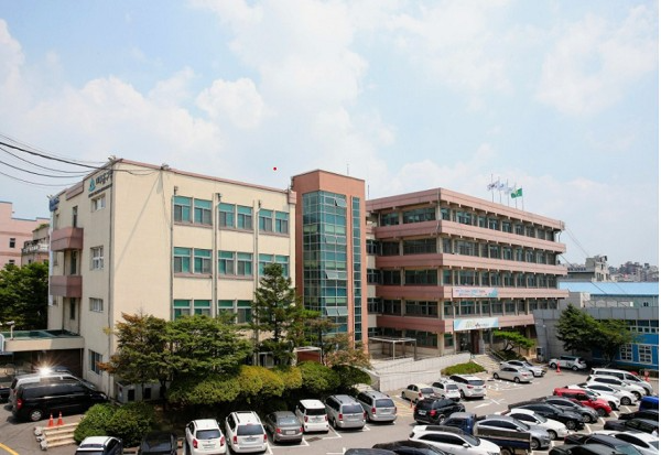 인천미추홀구청 본관 전경