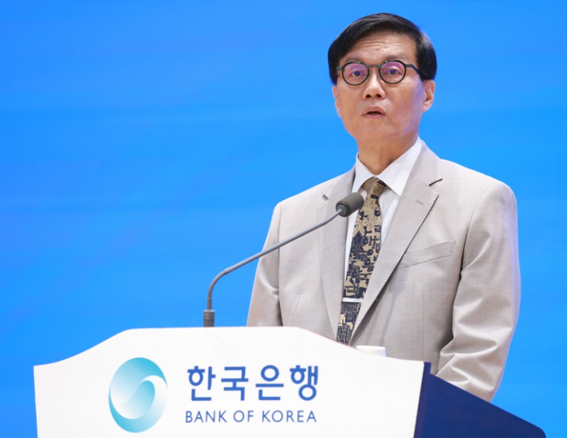 사진: 창립기념사 중인 이창용 한국은행 총재