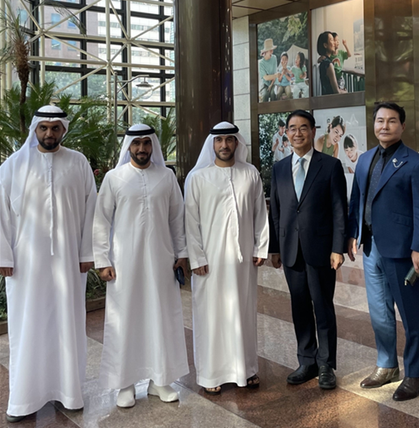 알카시미 왕세자와 전SC 제일은행 의장. 사진=미들이스트 인베스트먼트 제공