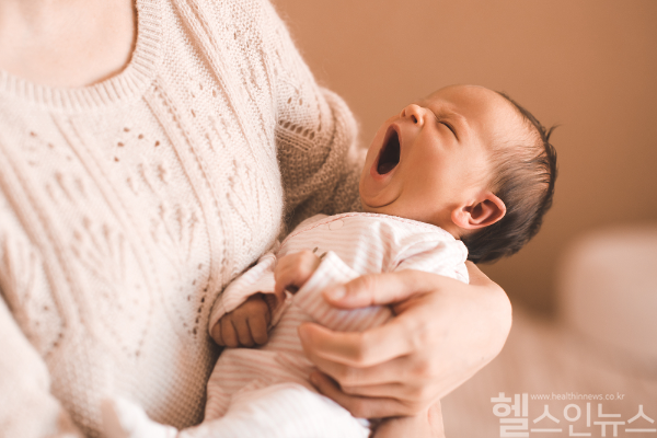산모 고령화와 난임 증가로 이른둥이 출산 늘고, 퇴원 후 맞춤 돌봄과 예방 관리가 필수다. (클립아트코리아)