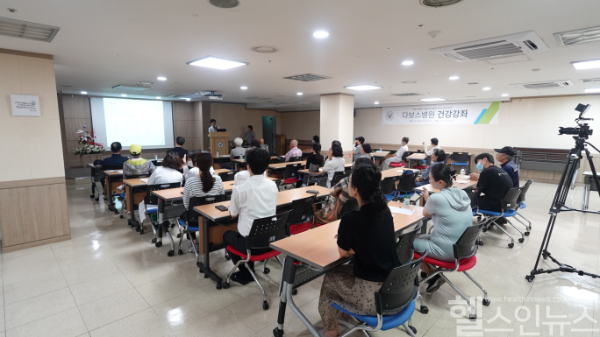 다보스병원, ‘퇴행성 척추질환’ 건강강좌 현장 사진 (다보스병원 제공)