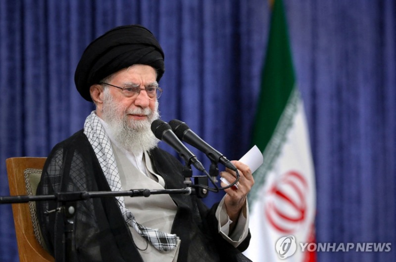 아야톨라 하메네이 이란 최고지도자는 '가혹한 응징'을 가하겠다고 경고하고 있으나 어떤 수단이 있을지는 미지수다.사진=로이터통신, 연합뉴스