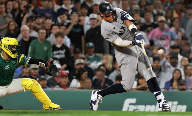 홈런 치는 에런 저지(오른쪽). 사진=연합뉴스