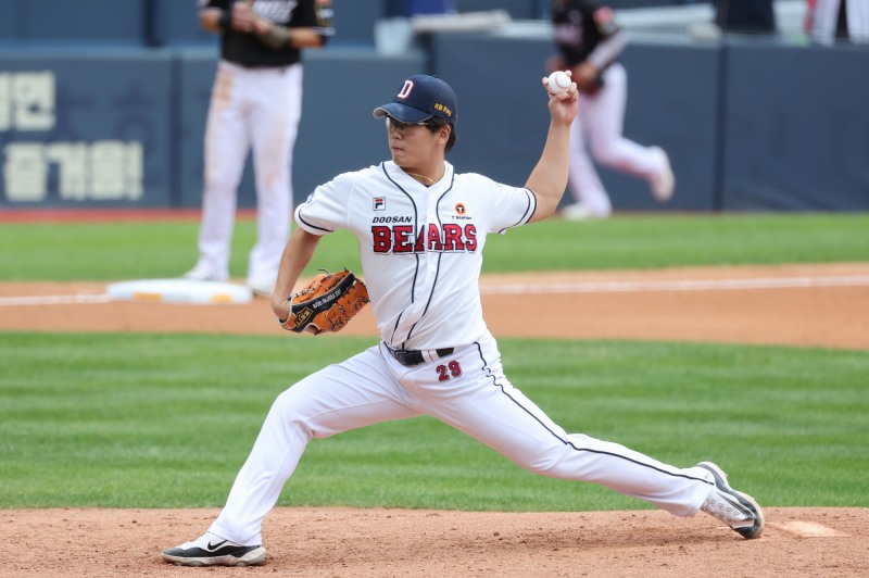 역투하는 이병헌. 사진=연합뉴스