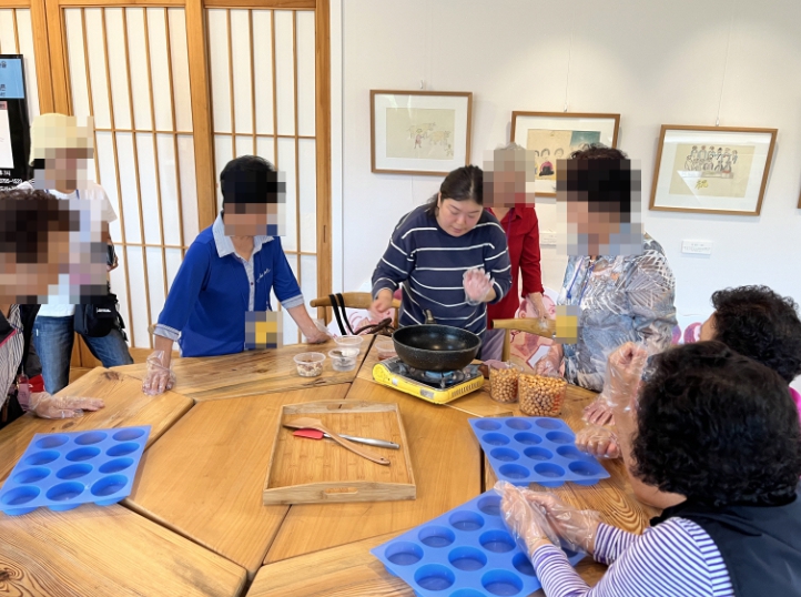 부여군치매안심센터가 치매환자 가족의 심리적 부담을 덜고 정서적 안정을 돕기 위해 ‘치매 애(愛) 힐링 나들이’를 운영했다. (부여군 제공)