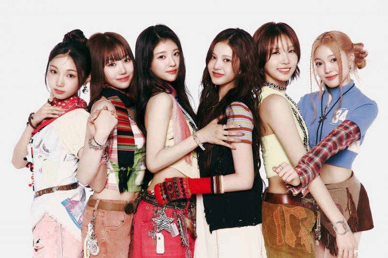 KIIRAS (키라스), 전원 핸드마이크 라이브 극찬+아이튠츠 최상위권 진입…’육각형 걸그룹’ 입증