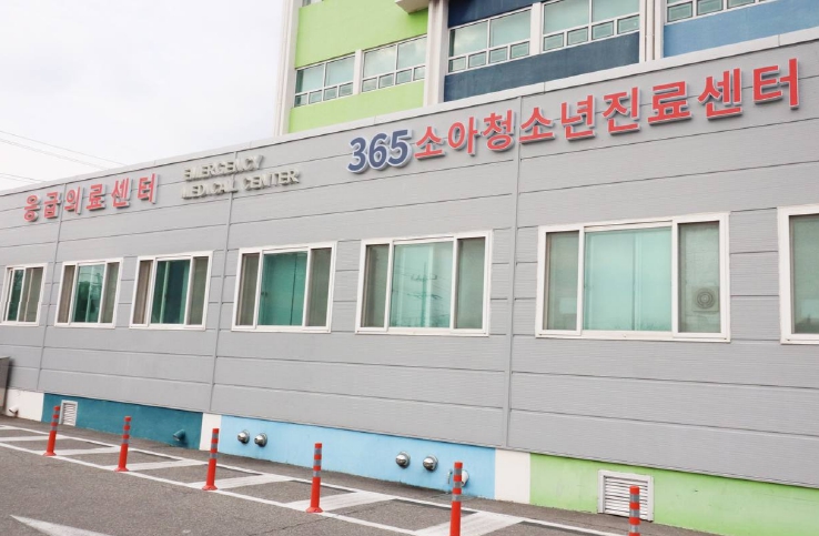 구미시가 생애 전 주기를 아우르는 맞춤형 보건의료 체계를 구축하며 의료 선도 도시로 도약하고 있다. 사진은 '구미+ 신생아집중치료센터' 전경 (구미시 제공)