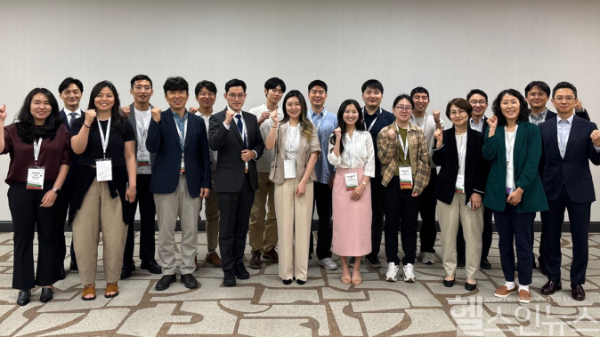 KBASP 행사 후 수상자 및 관계자 단체 사진 촬영 (GC녹십자 제공)