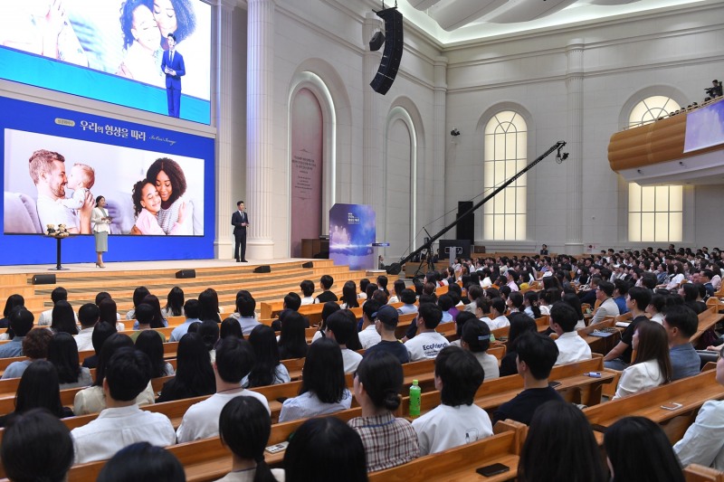 하나님의 교회가 15일 경기 성남서 '우리의 형상을 따라' 주제의 '성경 웨비나'를 개최했다. 전국서 온·오프라인으로 약 1만1100명이 참여해 성황을 이뤘다.