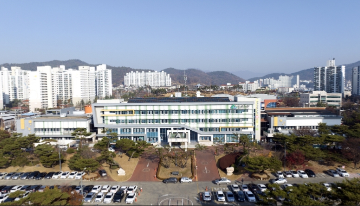 문경시 보건소는 여름철 코로나19 재유행에 대비해 2024-2025절기 코로나19 예방접종 사업을 오는 6월 30일까지 연장 운영한다. (문경시 제공)