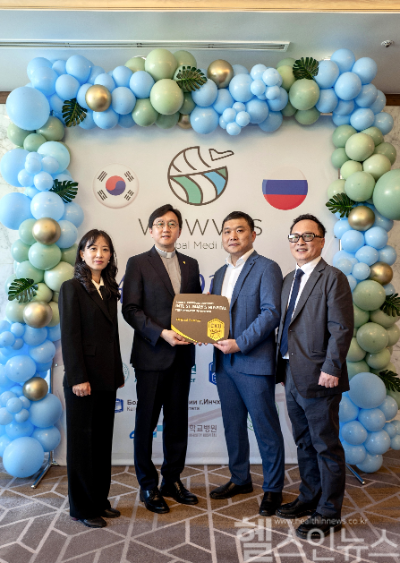 글로벌 헬스케어센터 개소식. (왼쪽부터)김혜윤 국제성모병원 국제진료센터장, 고동현 병원장, 윤 알렉산더 와우보스 블라디보스톡 지사장, 와우보스 최준환 대표 (국제성모병원 제공)