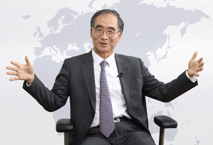 김동녕 한세예스24홀딩스 회장. /한세예스24홀딩스 홈페이지