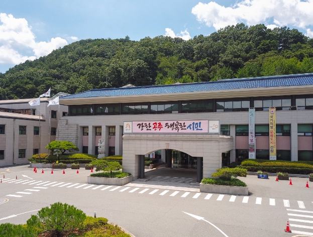 공주시가 장기요양서비스의 안정적인 제공과 질적 수준 향상을 위해 관내 장기요양기관을 대상으로 지정 갱신 절차를 추진한다. (공주시 제공)