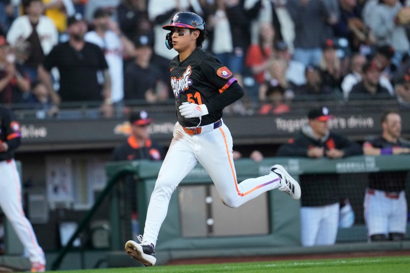 1회 선취 득점을 올리는 이정후. 사진=연합뉴스