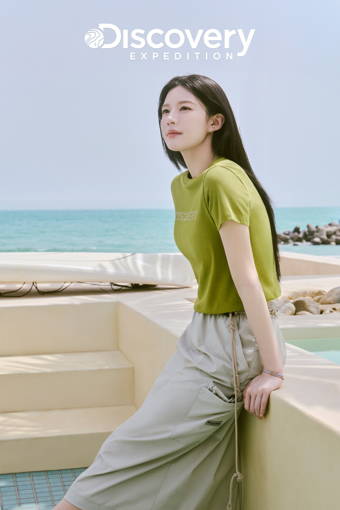 디스커버리 익스페디션, 고윤정 ‘프레시벤트 버뮤다팬츠’ 여름 화보 공개