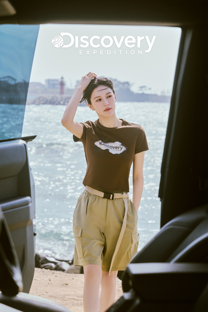 디스커버리 익스페디션, 고윤정 ‘프레시벤트 버뮤다팬츠’ 여름 화보 공개