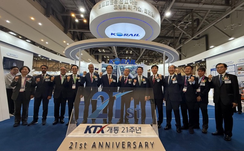 코레일이 18일 부산 벡스코(BEXCO)에서 개최하는 ‘2025 부산국제철도기술산업전’에 참가해 철도 혁신 기술을 공개했다./코레일