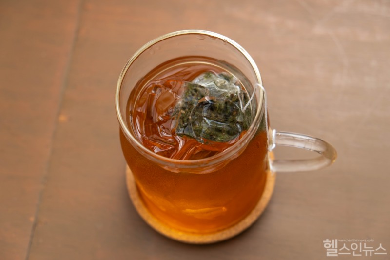 페퍼민트 차의 특이한 점은 더운 날에는 몸을 시원하게 식혀주고, 추운 날에는 따뜻함을 줘 사계절 내내 즐기기 좋다는 것이다. (클립아트코리아)