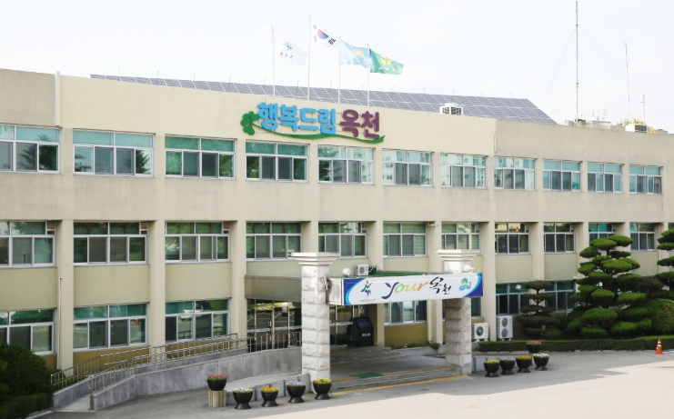 옥천군이 의료 접근성이 낮은 지역 임산부들을 위한 교통비 지원에 나선다. (옥천군 제공)