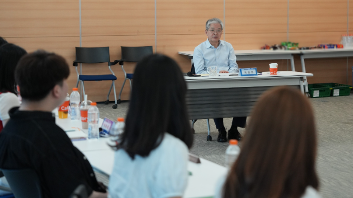 ▲ 박대표가 ‘제14기 청년 중역 회의’에서 이야기하고 있다.