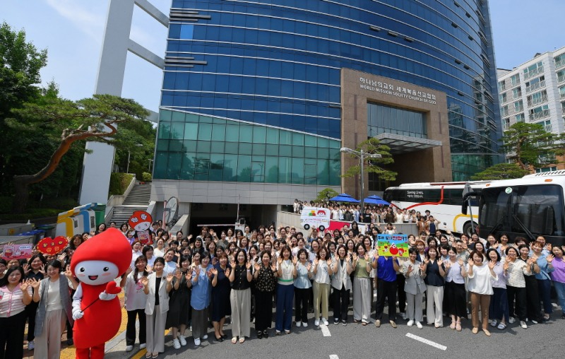 하나님의 교회가 19일 경기 분당 '새예루살렘 판교성전'에서 '전 세계 유월절사랑 생명사랑 1680차 헌혈릴레이'를 개최했다. 각계 인사들과 성남 지역 신자, 이웃 등 510여 명이 함께했다.
