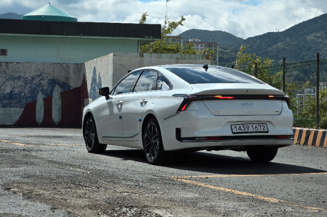 기아 '더 뉴 K8' 하이브리드 뒷모습 =성상영 기자