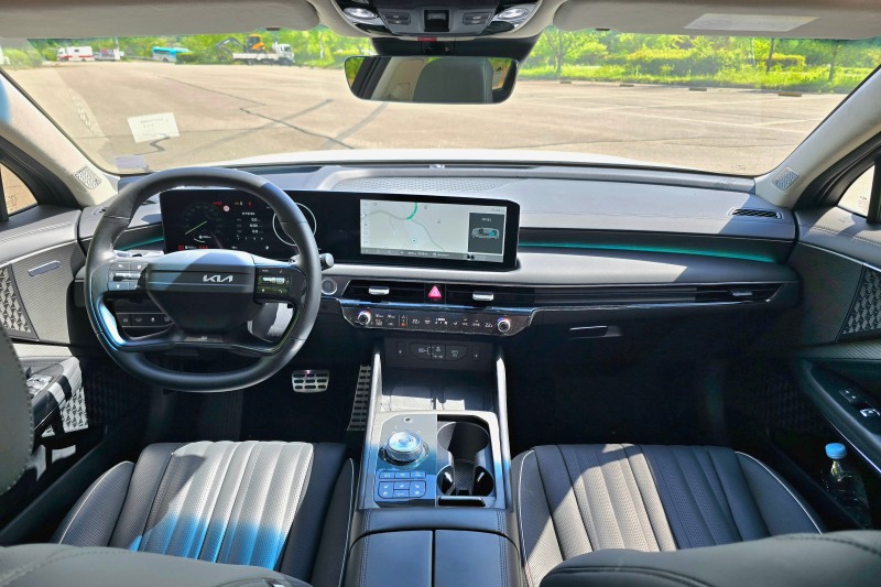 기아 '더 뉴 K8' 하이브리드 앞좌석 =성상영 기자