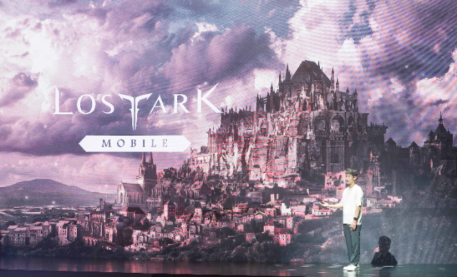 이정환 로스트아크 모바일 디렉터가 지난 18일 온라인 생중계를 통해 게임 방향성에 대해 설명하고 있다. ⓒ스마일게이트