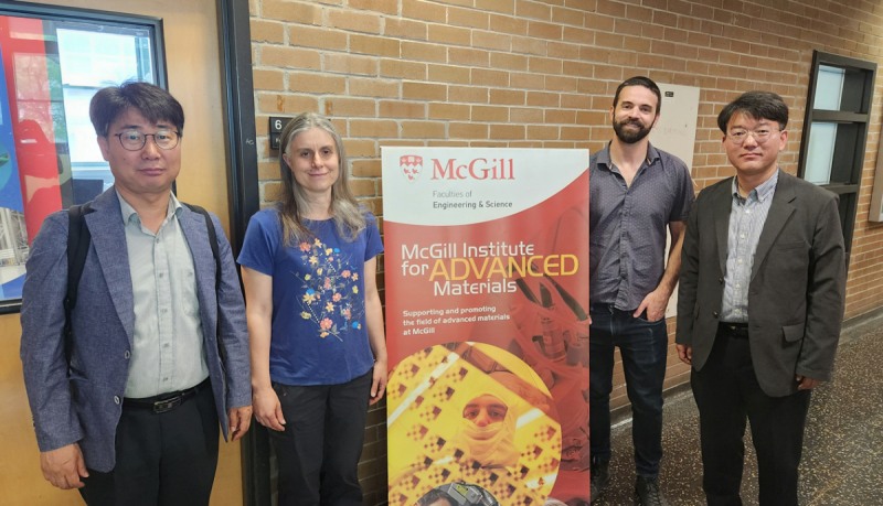 맥길대 첨단소재연구소를 방문한 후 기념촬영_황선표 국제교류팀장(왼쪽 첫 번째) 오민욱 기획처장(오른쪽 첫 번째) 사진제공=국립한밭대학교