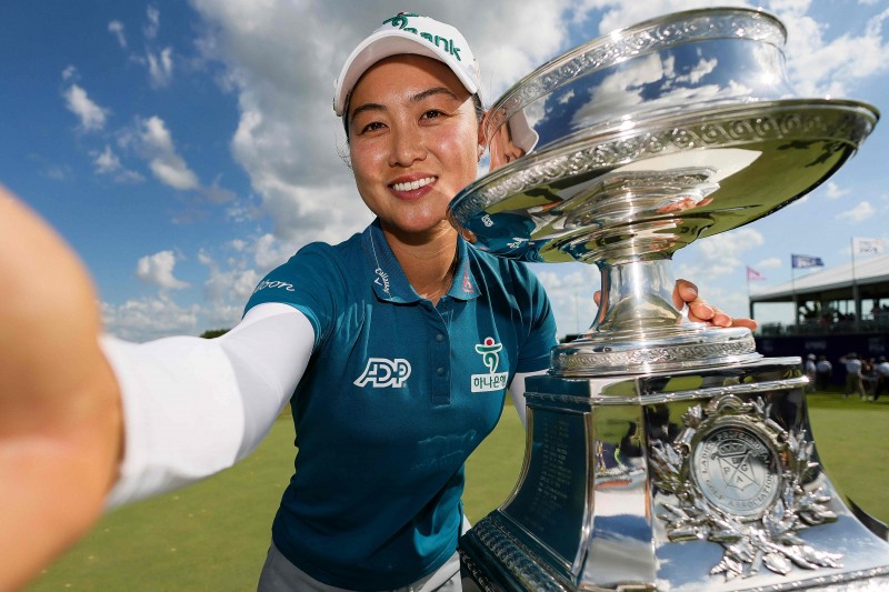LPGA 투어 메이저대회 KPMG 위민스 PGA 챔피언십 정상에 오른 이민지. /연합뉴스