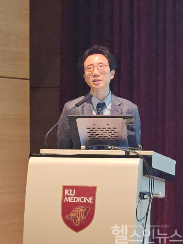 제 23차 대한가임력보존학회 학술대회에서 발표 중인 이중엽 함춘여성의원 원장 (한국페링제약 제공)