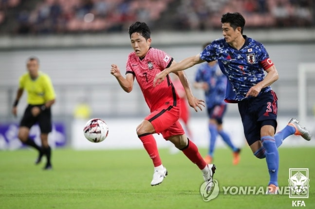 2022 동아시안컵에 나선 나상호(왼쪽) / 사진=연합뉴스