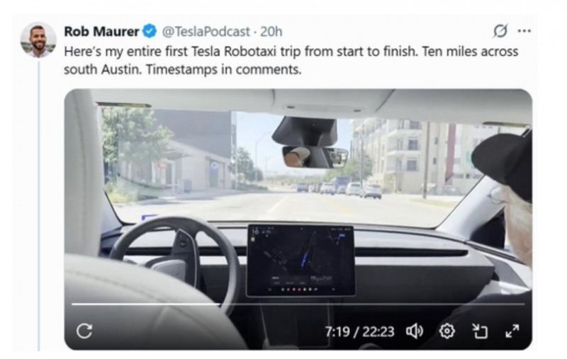 탑승자 롭 모어라가 소셜 미디어에 올린 글에서 로보택시가 잠시 중앙선을 넘어선 모습. 테슬라 X 캡처, 연합뉴스