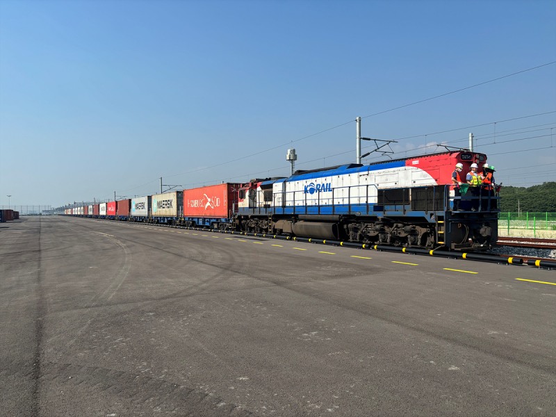 지난 20일 한국철도공사(코레일) 서화성역CY에서 화물열차가 운행을 준비하고 있는 모습./한국철도공사