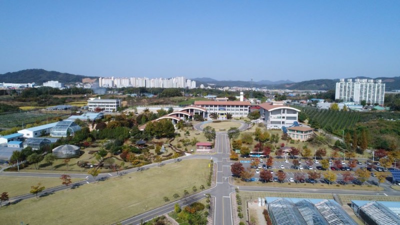 충북농기원, 지역특화작목 으로 천연화장품 개발 추진...라파로페와 업무협약 체결