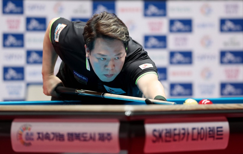 시즌 첫 대회 64강전에서 고배를 마셨던 강동궁. 사진=연합뉴스