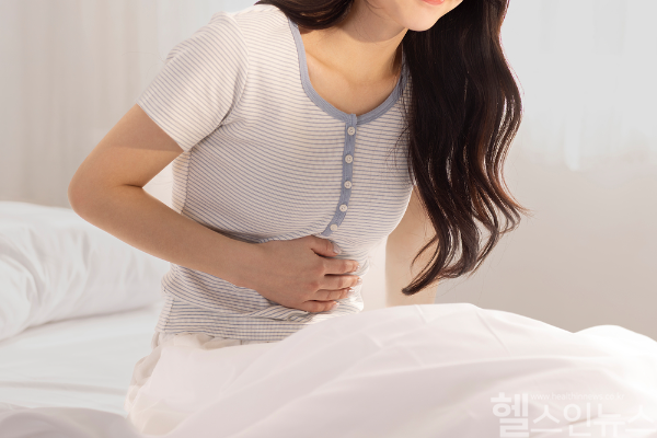 담석증은 무증상인 경우가 많지만, 통증과 합병증을 유발할 수 있어 주의가 필요하다. (클립아트코리아)