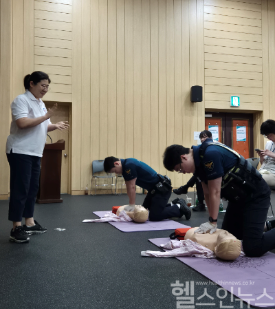 건국대병원이 지난 23일 광진경찰서 경찰관 30명을 대상으로 심폐소생술(CPR) 교육을 실시했다. (건국대병원 제공)