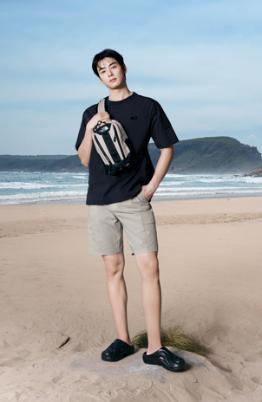 ‘피오르 뮬’을 착용한 노스페이스 홍보대사 차은우