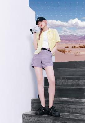 ‘피오르 샌들’을 착용한 노스페이스 홍보대사 이서