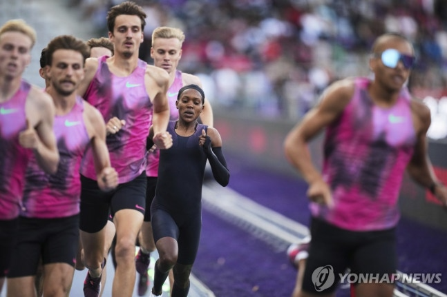 1마일 4분 벽 돌파에 도전하는 키프예곤 / 사진=연합뉴스