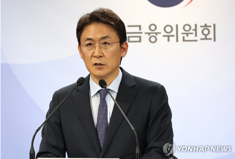 권대영 금융위 사무처장이 28일 수도권과 규제지역 주담대 한도를 6억원으로 제한하는 초강수 대책을 발표하고 있다. 사진=금융위