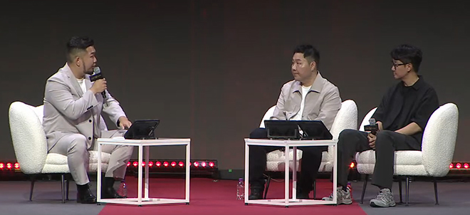 왼쪽부터 MC 빈본, 엔엑스쓰리게임즈 김효재 PD(개발총괄 이사·프로듀서), 스마일게이트 메가포트 한재영 이사(서비스 개발 총괄). 사진 출처 : 공식 유튜브