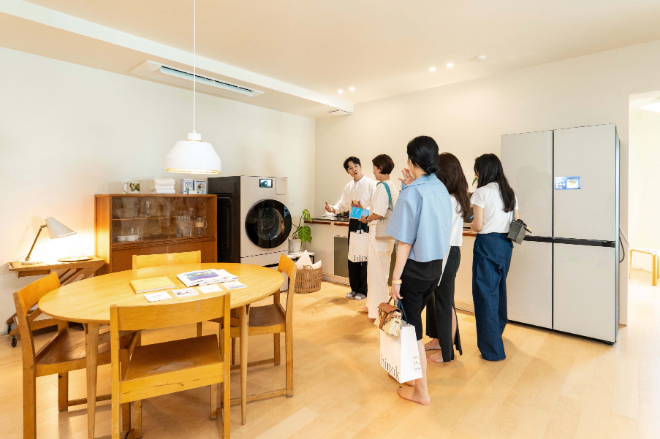 부산 해운대구 복합문화공간 에케에서 열린 '2025 행복작당 부산' 행사장에 삼성전자 비스포크 AI 가전이 전시된 모습 ⓒ삼성전자