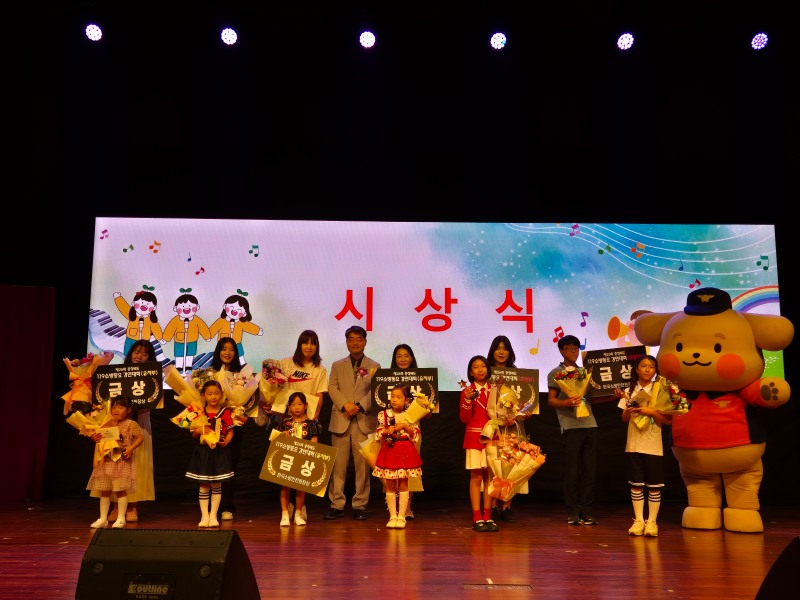 한국소방안전원 충북지부는 지난 26일 충북소방본부에서 주최한 ‘제26회 충북 119소방동요 경연대회’에 시상품을 후원했다./한국소방안전원 충북지부